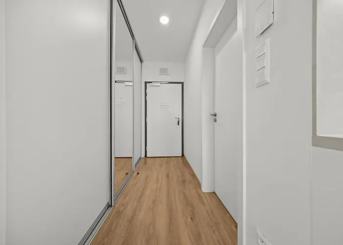 شقة Air Conditioned 1 With Parking, New Building, Ruzinov براتسيلافا