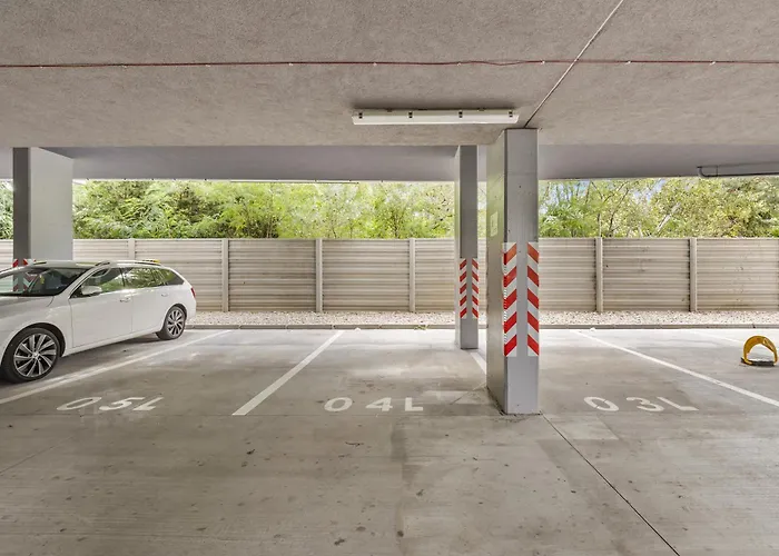 Air Conditioned 1 With Parking, New Building, Ruzinov شقة *