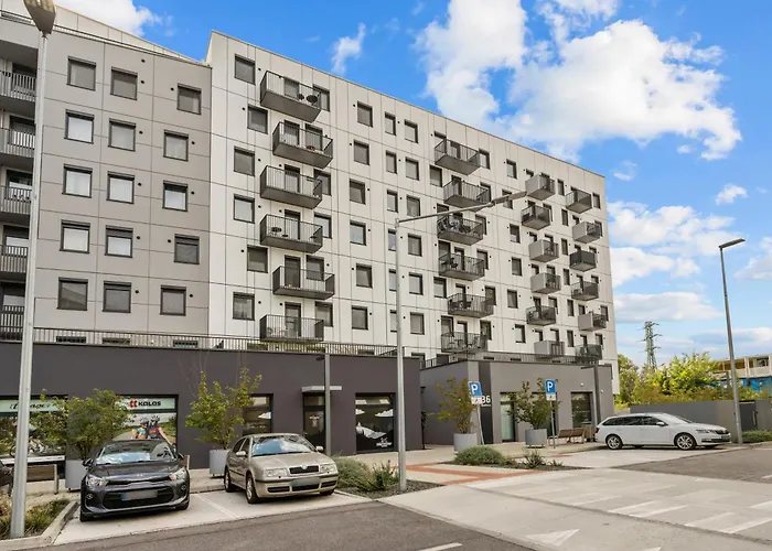 Air Conditioned 1 With Parking, New Building, Ruzinov アパート *